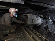 Денег нет, но вы держитесь: на шахте им. Засядько в Донецке отменили дневные автобусы для рабочих, а «про зарплату – тишина» (фото) 