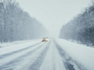 Снег и гололед: водителям напомнили правила езды в непогоду