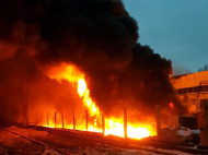 Масштабный пожар в Полтаве: на складе стройматериалов прогремели взрывы (фото)