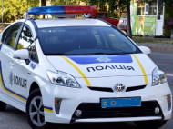 Пробили колеса авто и выхватили сумку с деньгами: в Киеве средь бела дня совершено дерзкое ограбление