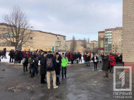 Огненное ЧП в криворожском лицее: эвакуированы сотни учащихся (фото)
