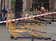 НП&nbsp;на&nbsp;Хрещатику: момент падіння будівельних лісів на&nbsp;перехожих потрапив на&nbsp;відео