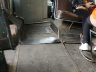 Разваливается на ходу: в сети показали фото и видео страшного троллейбуса в Житомире