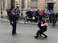 Femen устроили голый протест в Париже перед встречей Зеленского с Путиным: видео задержания