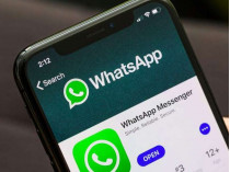 Телефон с логотипом WhatsApp