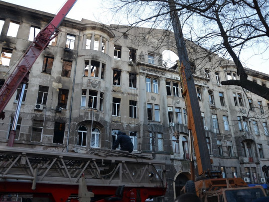 Выгоревшее здание колледжа в Одессе