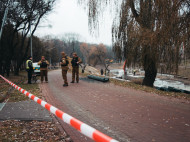 В Киеве полицейские оцепили озеро в парке «Отрадный»: что произошло (фото)