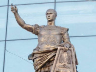Операция «реинкарнация»: в России появилась статуя с лицом Путина, но посвящена она не ему