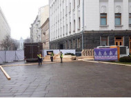 Конькобежцы вместо протестующих: под Офисом президента обустраивают каток (фото, видео)