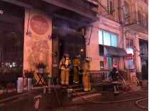 В центре Киева ночью горел ресторан: фото с места событий