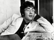 Легендарные круглые очки Джона Леннона пустили с молотка (фото)