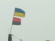 Меняет флаги боевиков на украинские: боец ВСУ рассказал о рискованном хобби (видео)