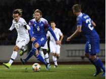 Чемпионы мира благодаря пенальти выиграли в Исландии: видеообзоры матчей отбора Евро-2020
