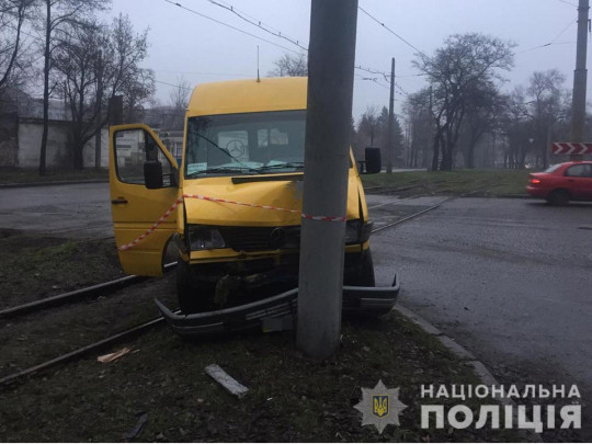 В Запорожье водитель умер прямо за рулем маршрутки: детали жуткого происшествия (фото)