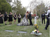Свадьба на кладбище