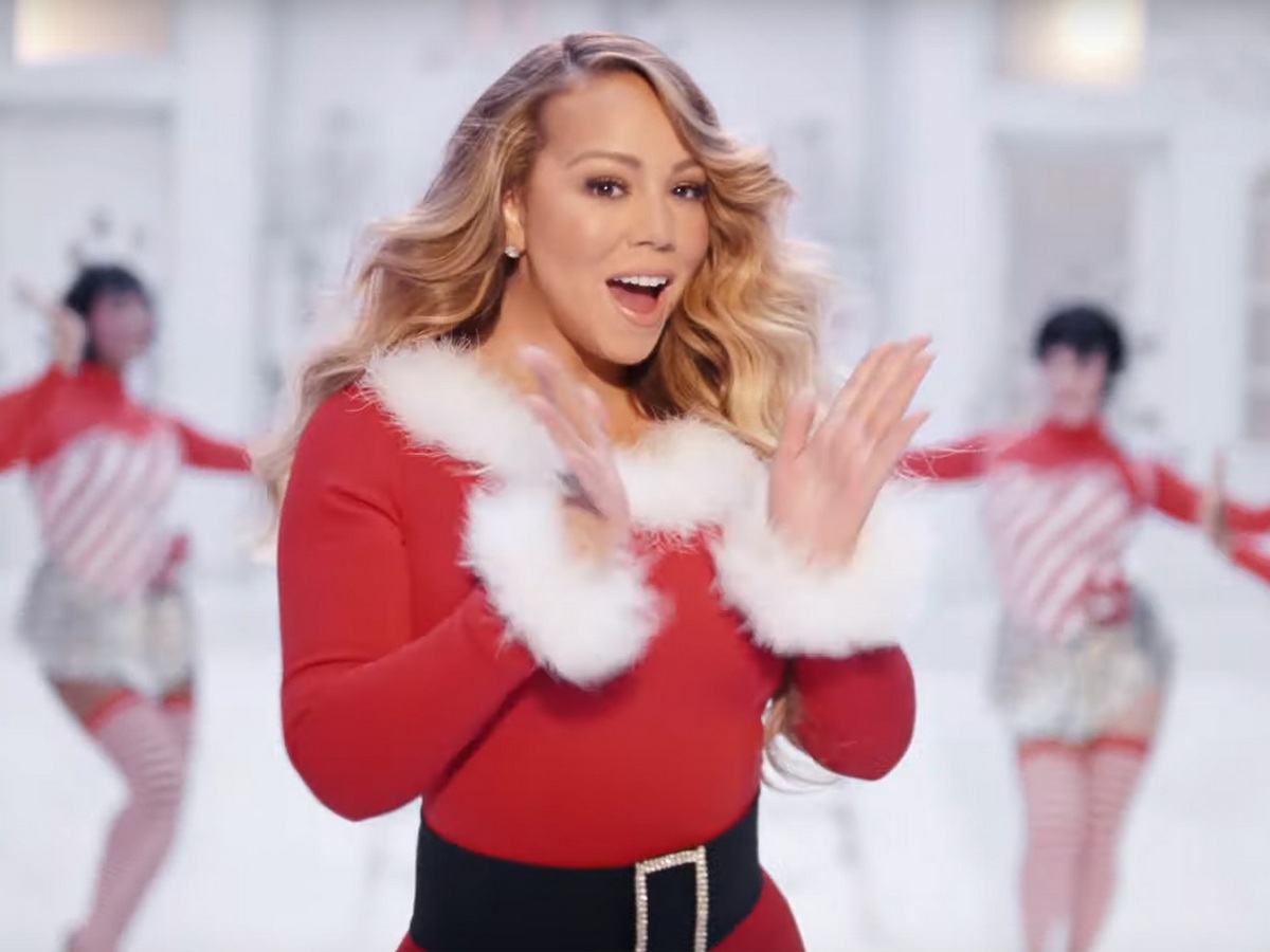 All i want for christmas mariah. Рождественские клипы. Хит на Рождество. Кадр из клипа Мерайя Керри про Рождество. Клипы с Рождеством бесплатно.