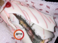 Плесень вместо крема: киевлянка показала фото отвратительной находки в пирожном