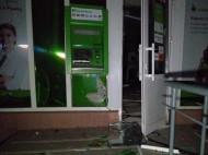 В Киеве горе-воры взорвали банкомат (фото)