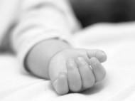 В Николаеве многодетная мать выбросила новорожденного сына умирать на помойке