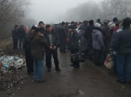 В сети показали фото огромной очереди на КПВВ на Донбассе