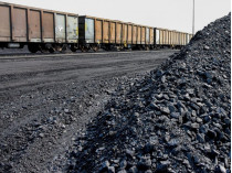 Уголь и товарный состав