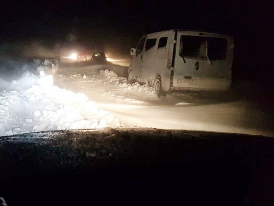 Люди оказались в снежном плену на Буковине: в сети показали фото непогоды