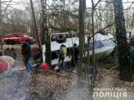 Автобус с пассажирами улетел в кювет и перевернулся: ужасное ДТП в Ровенской области (фото, видео)