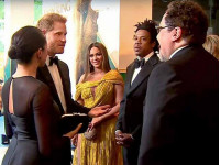 Принц Гарри и Меган Маркл беседуют с Джоном Фавро, Бейонсе и Джей-Зи