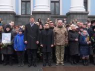 Зеленский у Колокола памяти почтил погибших героев-"киборгов" (видео)