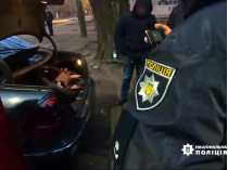Вынесли из квартиры сейф: в Одессе иностранцы устроили ограбление на миллион (видео)
