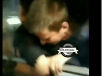 Испугался контролеров: в Николаеве парень на ходу выпрыгнул из окна троллейбуса (видео)