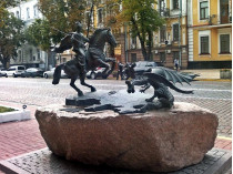 скульптура казак-победитель в Киеве