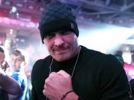 Усик устроил публичную перепалку с ветераном АТО, обозвав того ослом (фото, видео)