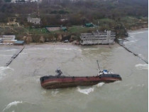 танкер Delfi на пляже