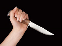 рука с ножом