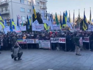 В Киеве под офисом Зеленского протестуют журналисты и предприниматели: что об этом известно (видео)