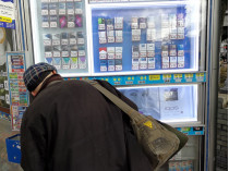 Дышите глубже: Зеленский заблокировал повышение цен на сигареты