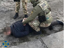 Шпионил за украинскими военными: СБУ задержала бывшего милиционера из Луганска (фото)