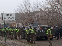 В Новых Санжарах беспорядки из-за принятия украинцев из Китая: онлайн-трансляция с места событий