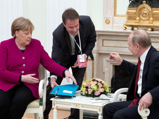 После встречи с Меркель Путин выступил с дерзким заявлением по Донбассу