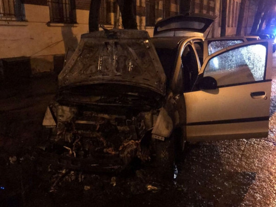 Поджог авто журналистки во Львове: организатора преступления объявили в розыск (фото)