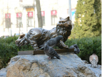Памятник коту в Киеве 