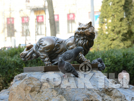 Памятник коту в Киеве 
