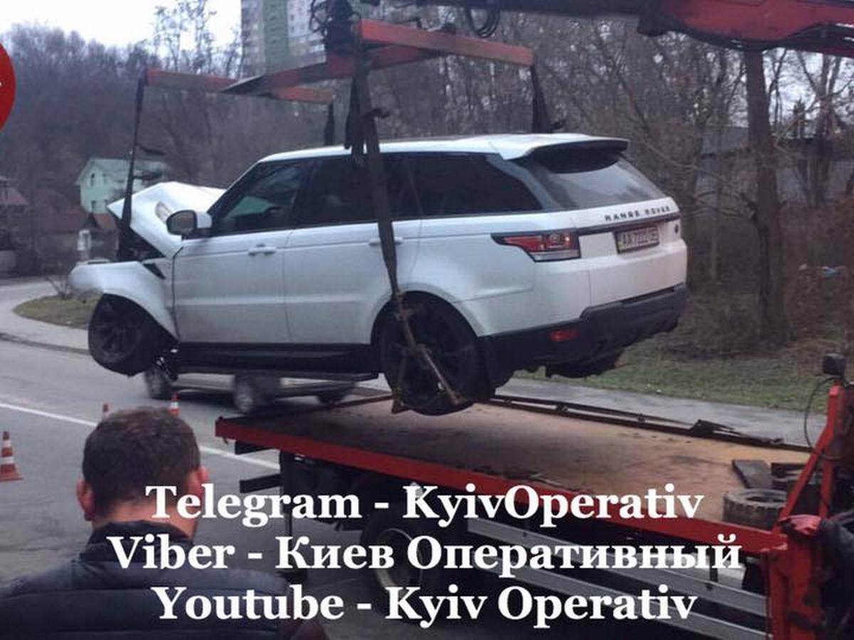 Пьяные сотрудники СТО в Киеве разбили Range Rover клиента (фото) - «ФАКТЫ»