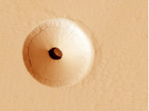 Дыра на поверхности Марса