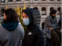 Люди в масках в Риме
