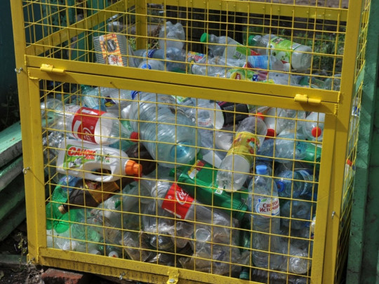 Оккупанты распиарили открытие мусорного контейнера в Донецке: в сети смеются (фото)