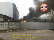 В Киеве разгорелся масштабный пожар: первые детали и фото