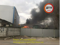 Пожар на химзаводе в Киеве: появились подробности (фото)