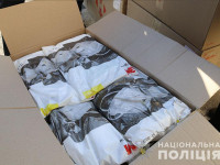 Через аэропорт Херсона из Украины пытались вывезти десятки тысяч респираторных масок (фото) 